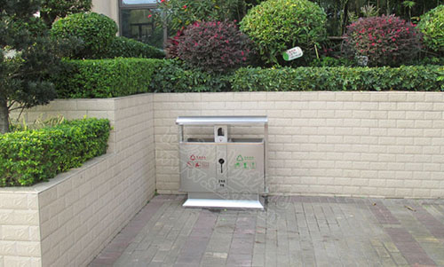 校園沒有垃圾桶，反而更整潔